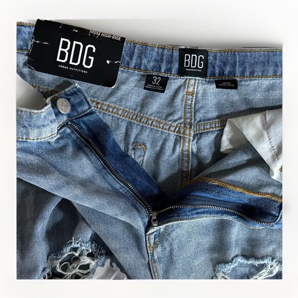 BDG Urban Outfitters Mom High-Rise Distressed Jeans W32 / US 32 (Tag 32) - Picture 3 of 6